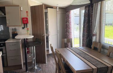 Serenity 2 and Serenity 1 Central lounge sleeps 6 3 bedrooms with 2 bathroom - Foto 10