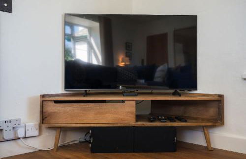 Cliff Top - Panoramic Sea Views with Spa & Hot Tub - Photo 14