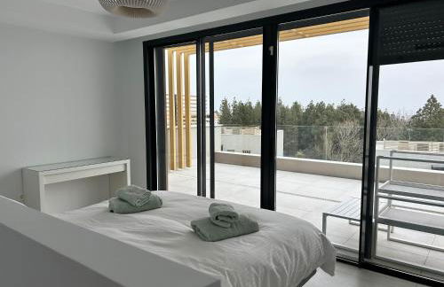 Spacious Beach House in Malaga-Cala de Mijas, amazing see view, 3 bedroom, garden & Common Pool - Photo 9