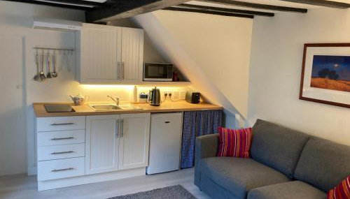 Bryntirion Farmhouse Apartment with Hot Tub - Foto 5