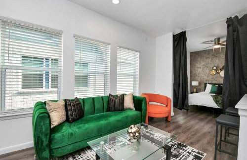 Serenity Studios - Near Med Center & Museum District - Foto 12