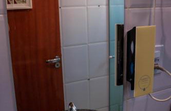 MAIOR NOTA - 2 Quartos com AR CONDICIONADOS SPLIT, Air Fryer, Wi-Fi, Disney Plus, Star Plus, HBO Max, Cadeiras de Praia, Caixa Térmica, Churrasqueira, Rede para Descanso e Chuveirão - 8 pessoas - CONFORTO Máximo - Melhor Localização!! - Photo 53