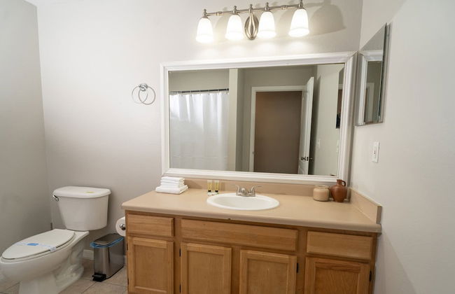 Magical Themed 3BR Townhouse Near the Parks - Foto 13