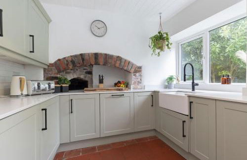 Charming 3-Bed Cottage by the River Usk - Foto 8