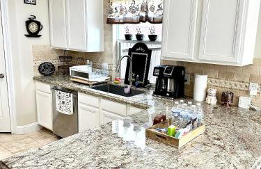 ~~ Big Family Home near 99 / i10 / kid friendly~~ - Foto 5