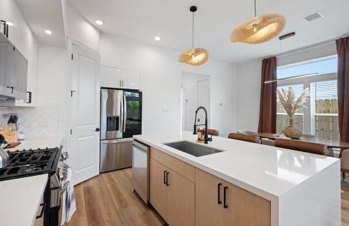 2 Luxury Homes in 1 - Walk to Nightlife & Stadiums - Foto 57