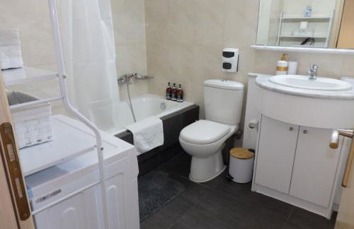 A&J Apartments or Rooms athens airport - Foto 144