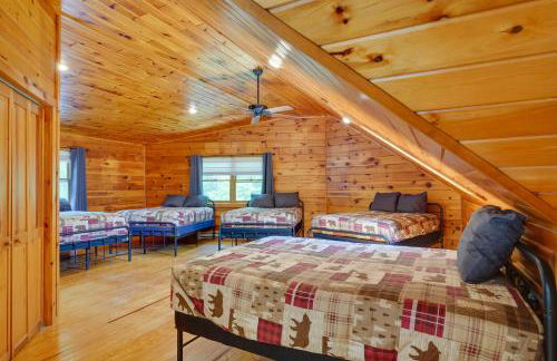 A-Frame Log Home with Game Room Near Lake George! - Foto 21