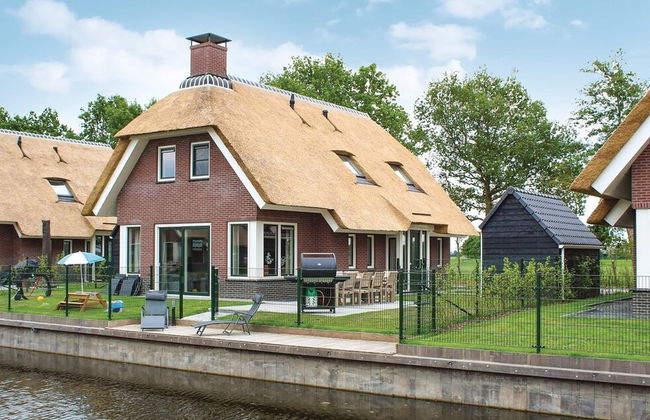 Villa in Friesland With Waterfront Jetty - Photo 1