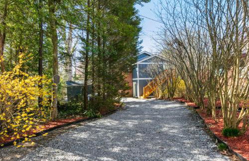 Modern & Cozy on Private Lane, Minutes to Airport - Foto 13