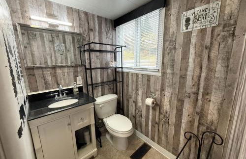 4M Cozy A-Frame in Bethlehem, NH - Fireplace, Firepit & Close to Skiing & Trails, Dogs welcome! - Photo 21