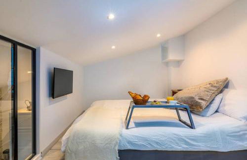 PENTHOUSE Loft 5MIN PALAIS DES FESTIVALS AND BEACH terrace view on castle - Photo 12