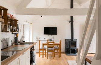 Charming Stone Cottage - Cotswolds Farm Stay - The Bullpen - Photo 27