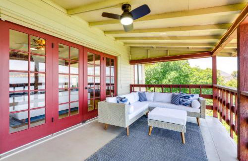 Private Hot Tub with Water Views Lower Lake Getaway - Foto 24