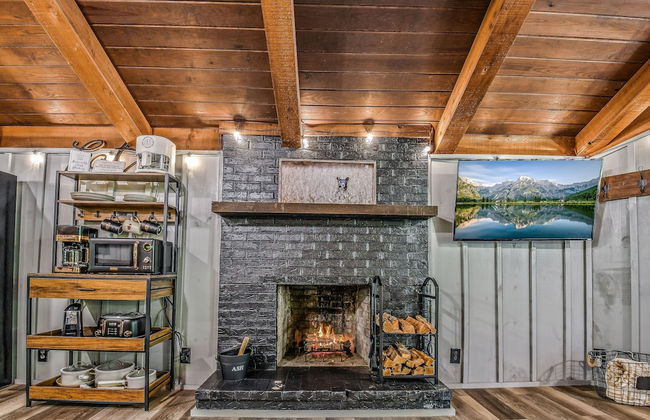 Light'n Bug Bungalow 1 Bedroom Cabin by RedAwning - Photo 28