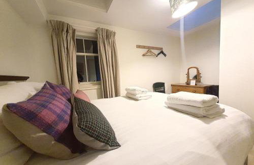 Edinburgh 2-Bedroom Cottage with Parking - Ground Floor - Foto 6