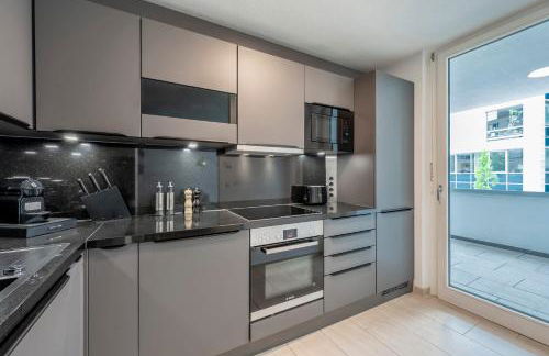 EXQUIS 2BR Design Apartment LOUIS I Parking I Balcony I Mercedes-Benz I Family-friendly - Foto 7