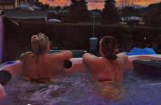 Sunset Retreat Cabin, Private Hot Tub with Mini Cinema Projector & Garden views - Foto 14