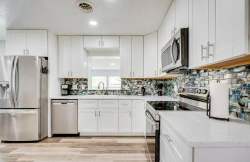 Stay and Play in Belleview Welcoming Home with Yard - Foto 9