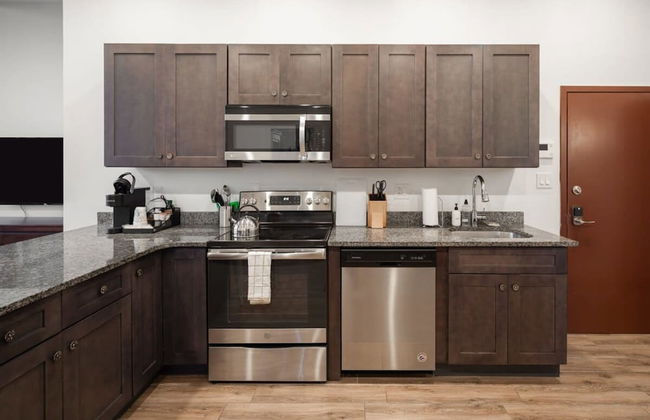 Sosuite 3BR Apt w Balcony, W/d, Gym, On-site Bar - Foto 59