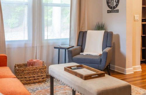 Mountain Bungalow-Walk to Downtown/Biker's Dream! - Foto 9