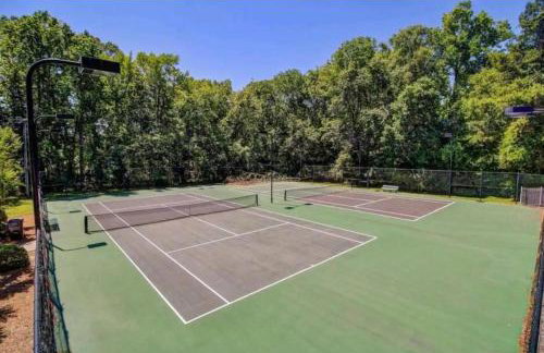 Country Haven - Hot Tub & Pool! Game Room, King Beds, Mins 2 dwtn - Foto 56