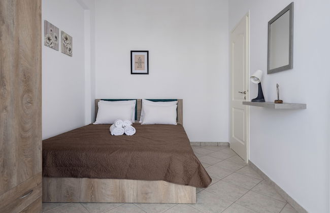 Parian Charming 3bedroom Home - Photo 3