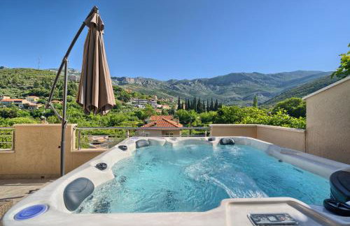 Romantic retreat private jacuzzi and mountain views Split area - Photo 32