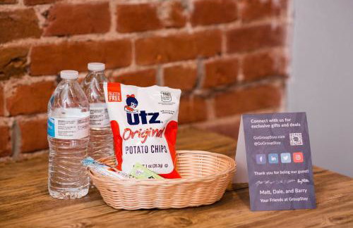 Massive Home - GroupStay - Parking & Location - Foto 13