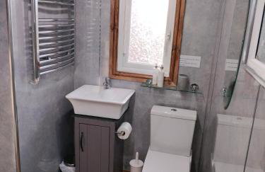 The Hideaway with hot tub - Foto 14