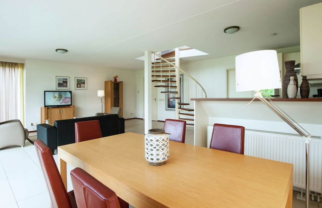 Stylish Villa by the Lake - Photo 6