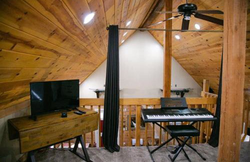 Majestic Log A Frame by Lake, Loft & Deck - Foto 15