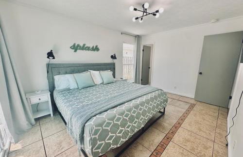 Sea Salt Vacation Home, Private Pool - Walk to Beach - Foto 15