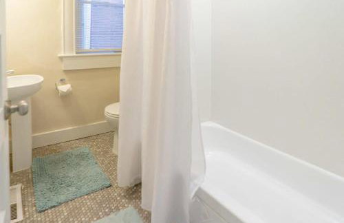 3BR-2BA Townhome TGE Neighborhood ABODEbucks - Foto 15