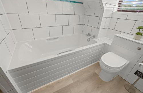 House - Sleeps 6 & Free parking - Foto 25