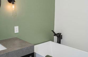 Urban Oasis - A Newly Renovated 4BR Dream - Foto 11