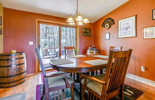 Furnished Deck with Forested Views Manawa Home! - Foto 7