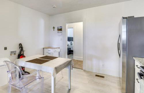 Stroll to Shore Quaint Condo with Deck in Norfolk - Photo 6