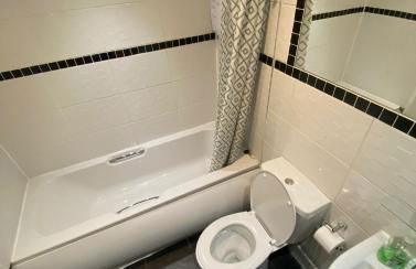 "Snooze Central" - City Centre Apartments above Victoria Centre Shopping Centre with full Kitchen in Milton Street - up to 4 Beds - most Central Location next to the Hilton Hotel - Outdoor Parking for Cars or Vans five pounds a day - Sunday 1pm Check-Out - Photo 60