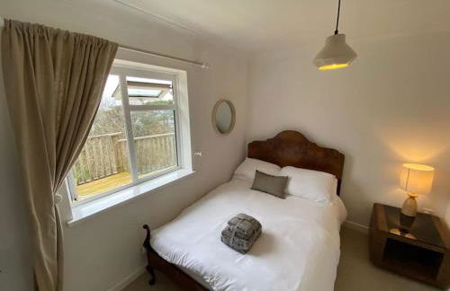 Cliffside 3 Bedroom House with Sea Views - Photo 6