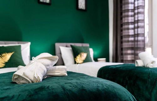 Cheerful 2 Bedroom Homely Apartment, Sleeps 4 Guest Comfy, 1x Double Bed, 2x Single Beds, Free Parking, Free WiFi, Suitable For Business, Leisure Guest, Contractors, QE Hospital, Glasgow, Near Airport & City Centre, Perfect For Common Wealth Games 2026 - Foto 15