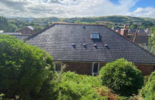 Luxury 4-5 Bed Home with Games Room and Balcony - Foto 27