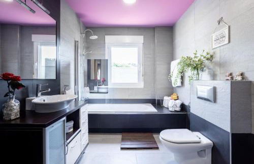 LE LLAR casa con 2 PISCINAS 1 CLIMATIZADA INTERIOR muy cerca de Santiago de Compostela - Foto 15