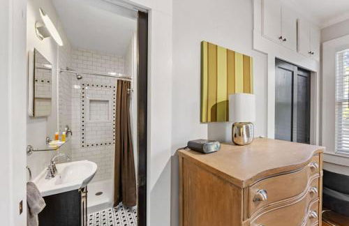 Stylish Myers Park 2 br with Screened Porch - Foto 18