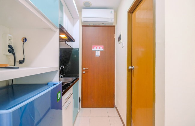 Homey And Cozy Living Studio Room At Tifolia Apartment - Foto 5