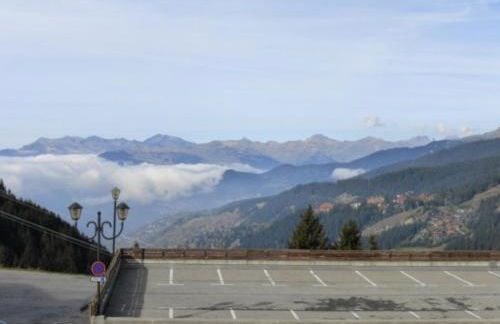 Ski in and Out 2-Bed Apartment in Meribel - Foto 13