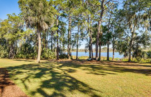 Lake Smith Getaway with Dock Families Welcome! - Foto 27