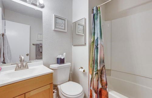 Lake-View Townhome with Pool Access in Houston Area! - Foto 21