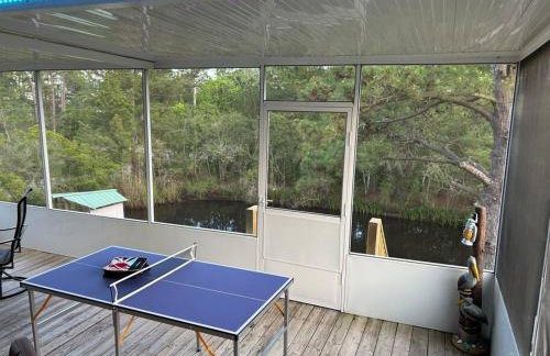 Bay Breeze Bliss-Hot Tub, Bar and Canal 5mi to Beach - Foto 9