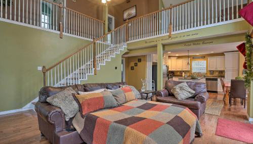 Hot Tub and Wooded Views Lakefront Blue Eye Cottage - Foto 4